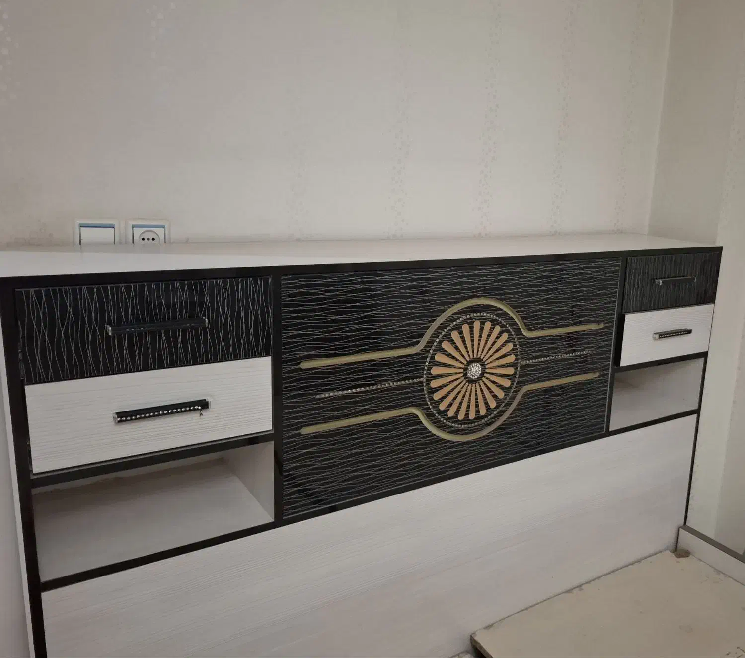 تخت و میز آرایش و سینما خانواده|سیستم صوتی خانگی|الوند, |دیوار