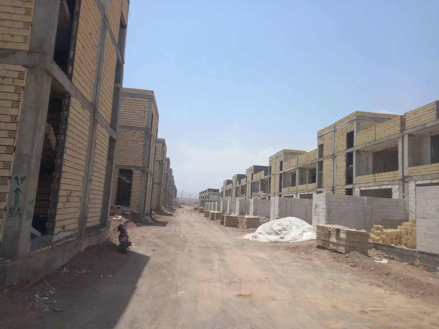 استخدام مهندس عمران،اکیپ کاشی کار و نماکار|استخدام معماری، عمران و ساختمانی|اردستان, |دیوار