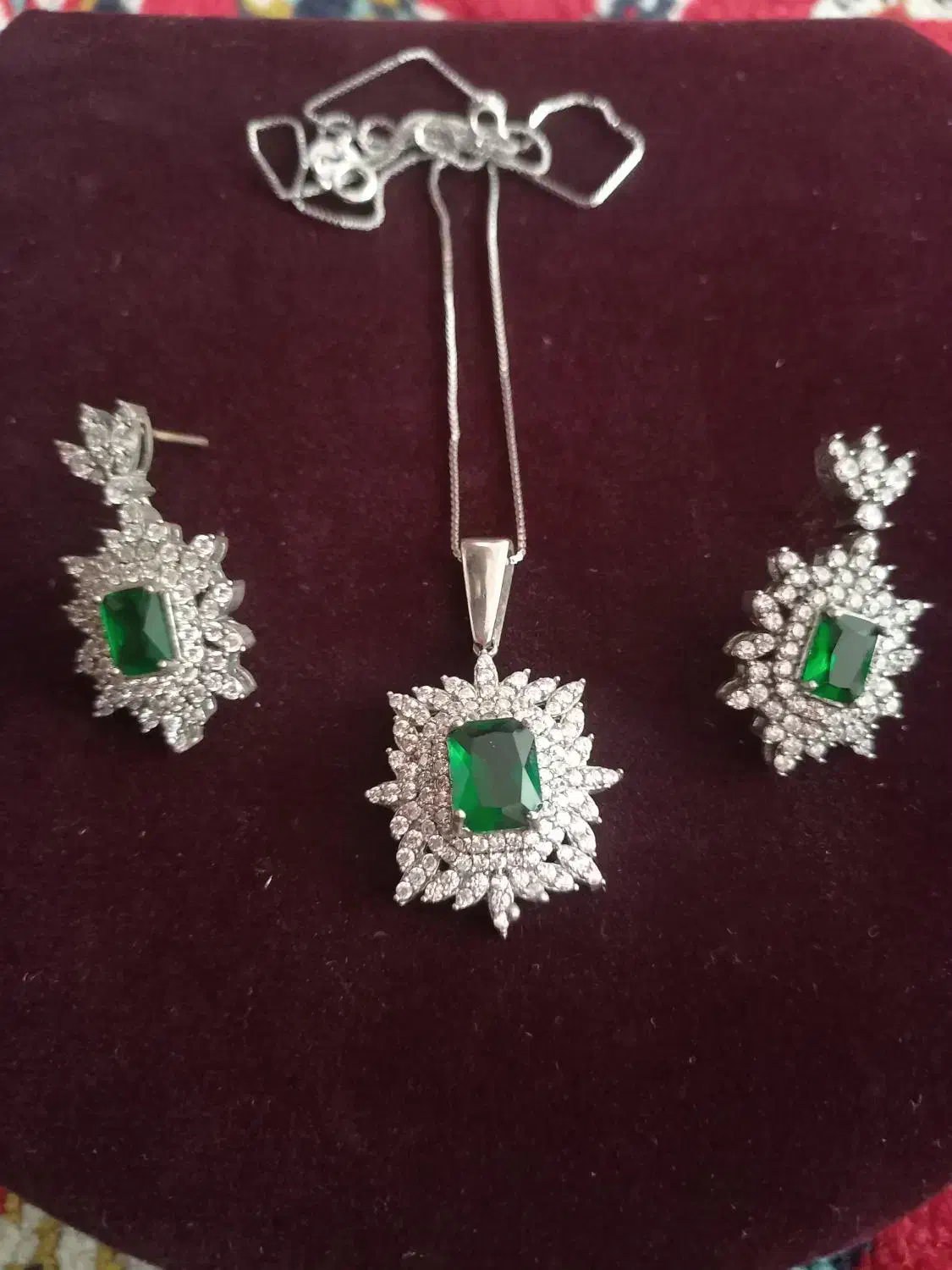 نیم ست نقره با نگین زمرد نو ( مناسب کادو روز زن )|جواهرات|کرمانشاه, |دیوار