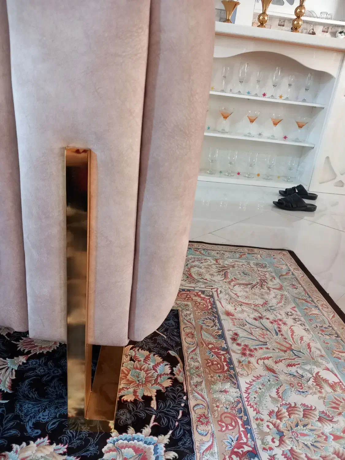 یک عدد مبلمان ال ۸ نفره  وجلومبلی فلزی زیبا|مبلمان خانگی و میز عسلی|باقرشهر, |دیوار