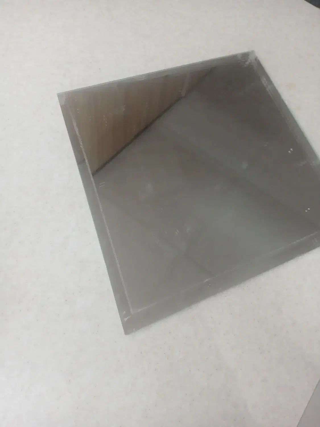 اینه تزیینی بر روی دیوار|آینه|صدرا-فارس, فاز ۱|دیوار