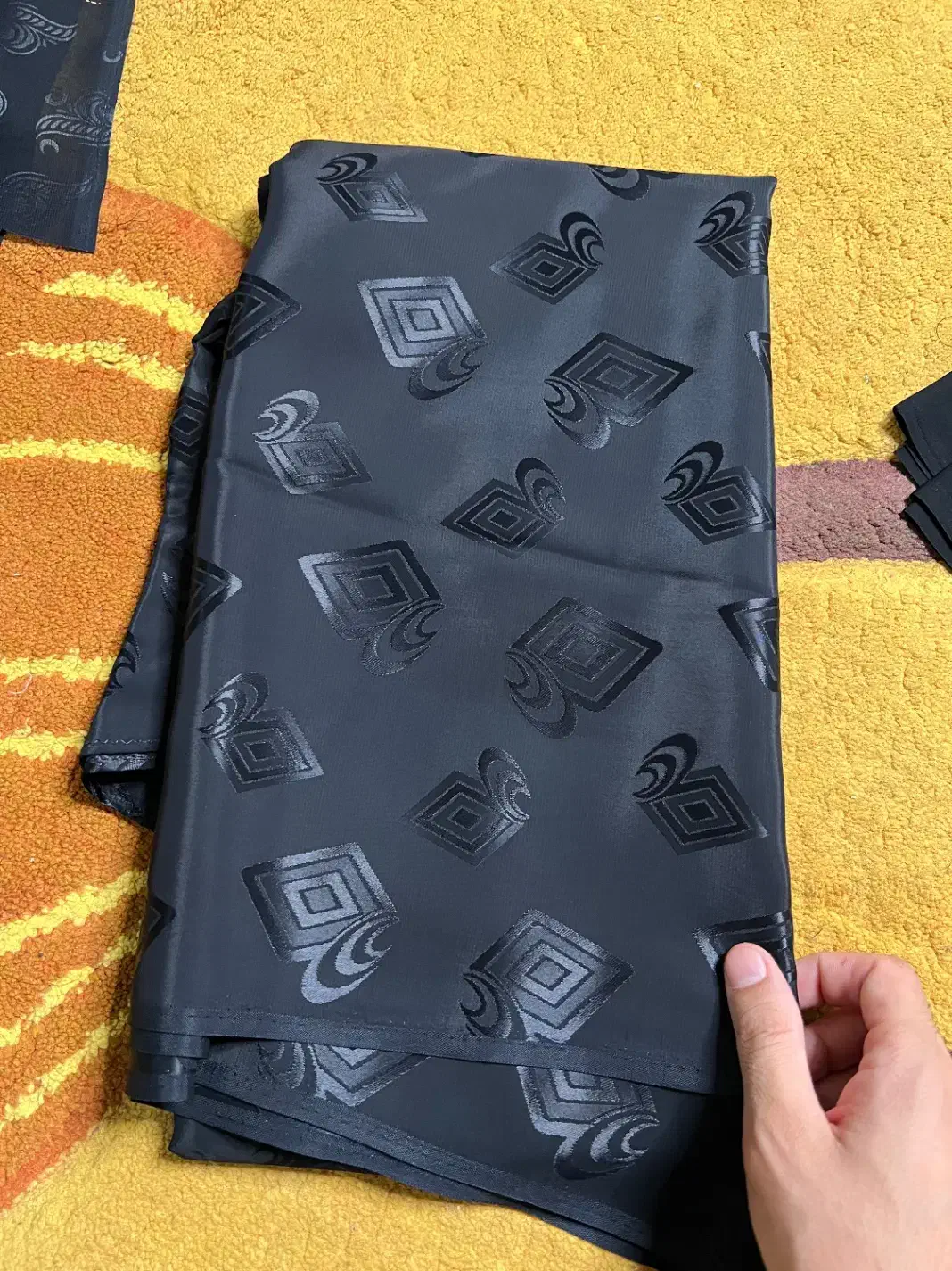 چادر مشکی طرح دار|لباس|آستانه اشرفیه, |دیوار