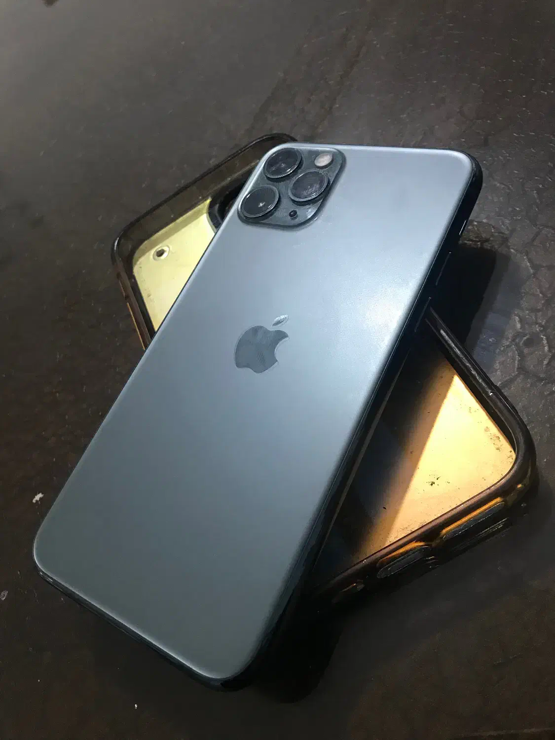 آیفون ۱۱پرو|موبایل|چمستان, |دیوار