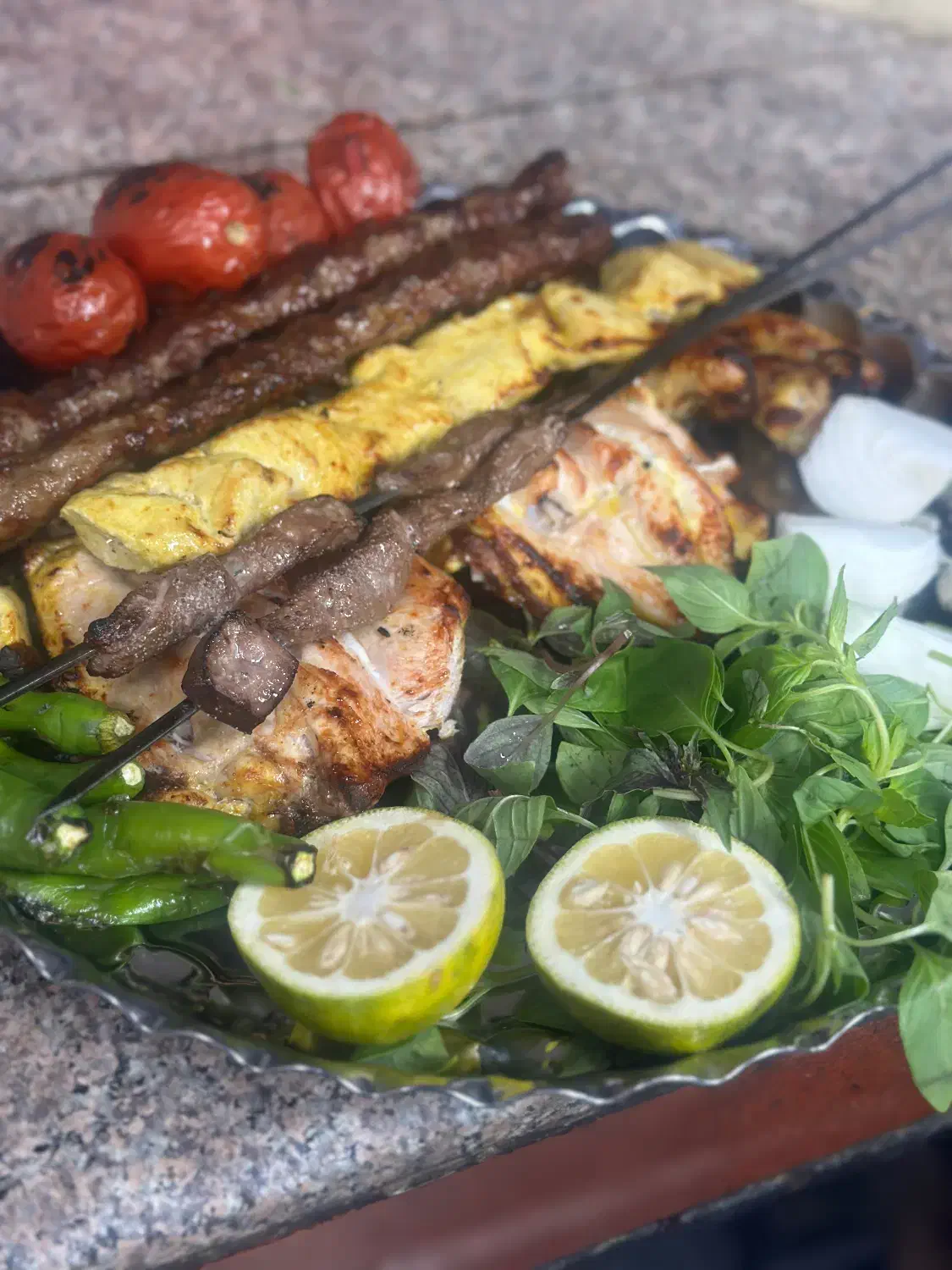 کارگر جهت کاردرکبابی|استخدام خدمات فروشگاه و رستوران|تهران, فردوسی|دیوار