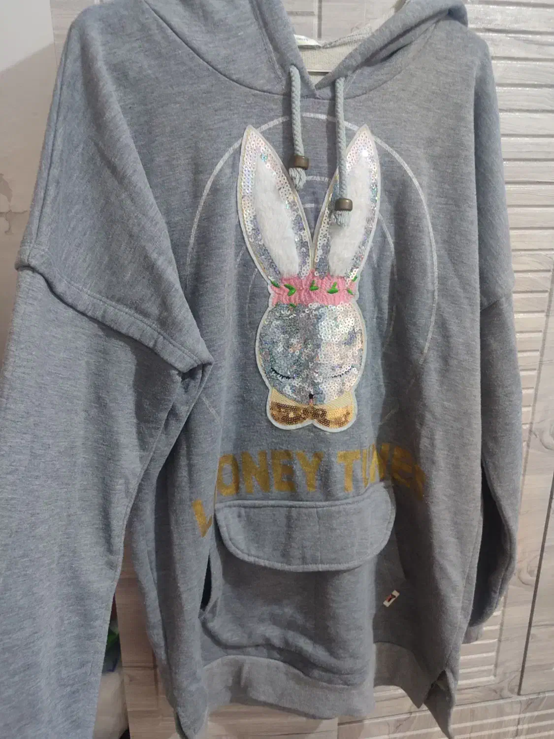 چند دست لباس|لباس|دورود, |دیوار