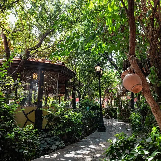 استخدام فوری سرگارسون و هاست خانم|استخدام خدمات فروشگاه و رستوران|شهریار, شهریار|دیوار