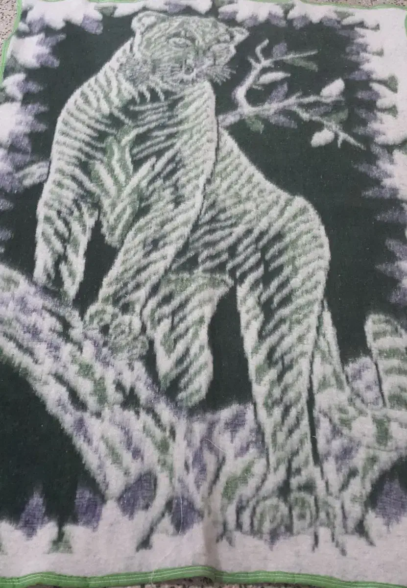 فروش پتو پلنگی ب صورت عمده|رختخواب، بالش، پتو|اصفهان, ارغوانیه|دیوار