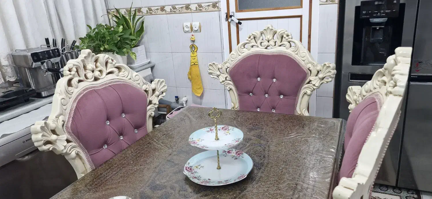 مبل ۷نفره با میز غذاخوری ۴نفره سالمه سالم|مبلمان خانگی و میز عسلی|قم, حنیف نژاد|دیوار