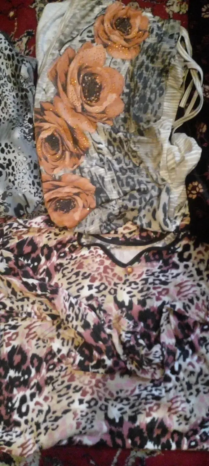 تعدادی لباس درحدنو|لباس|مراغه, |دیوار