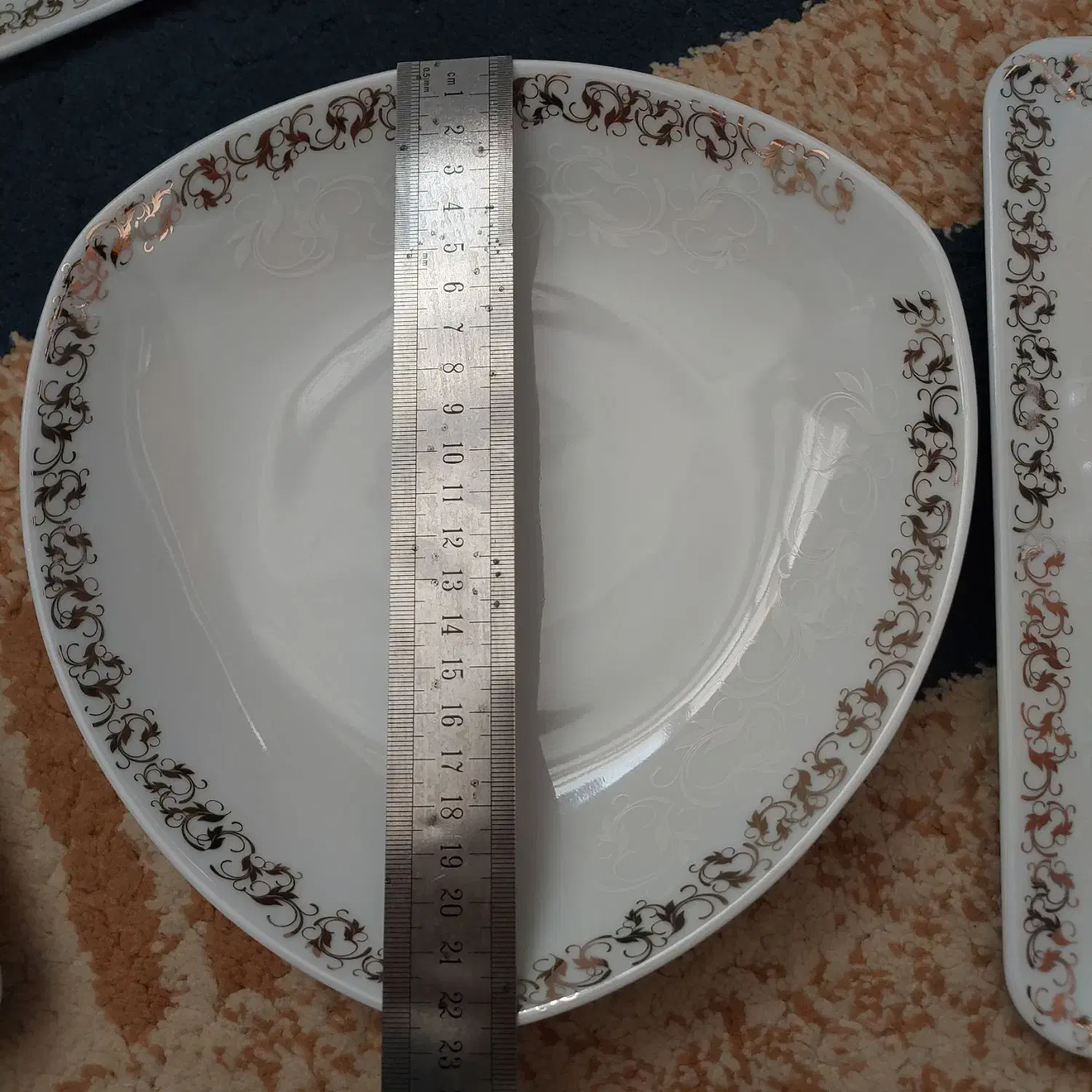 چینی ۱۸ نفره تقدیس|ظروف سرو و پذیرایی|شاهین‌شهر, حافظ جنوبی|دیوار