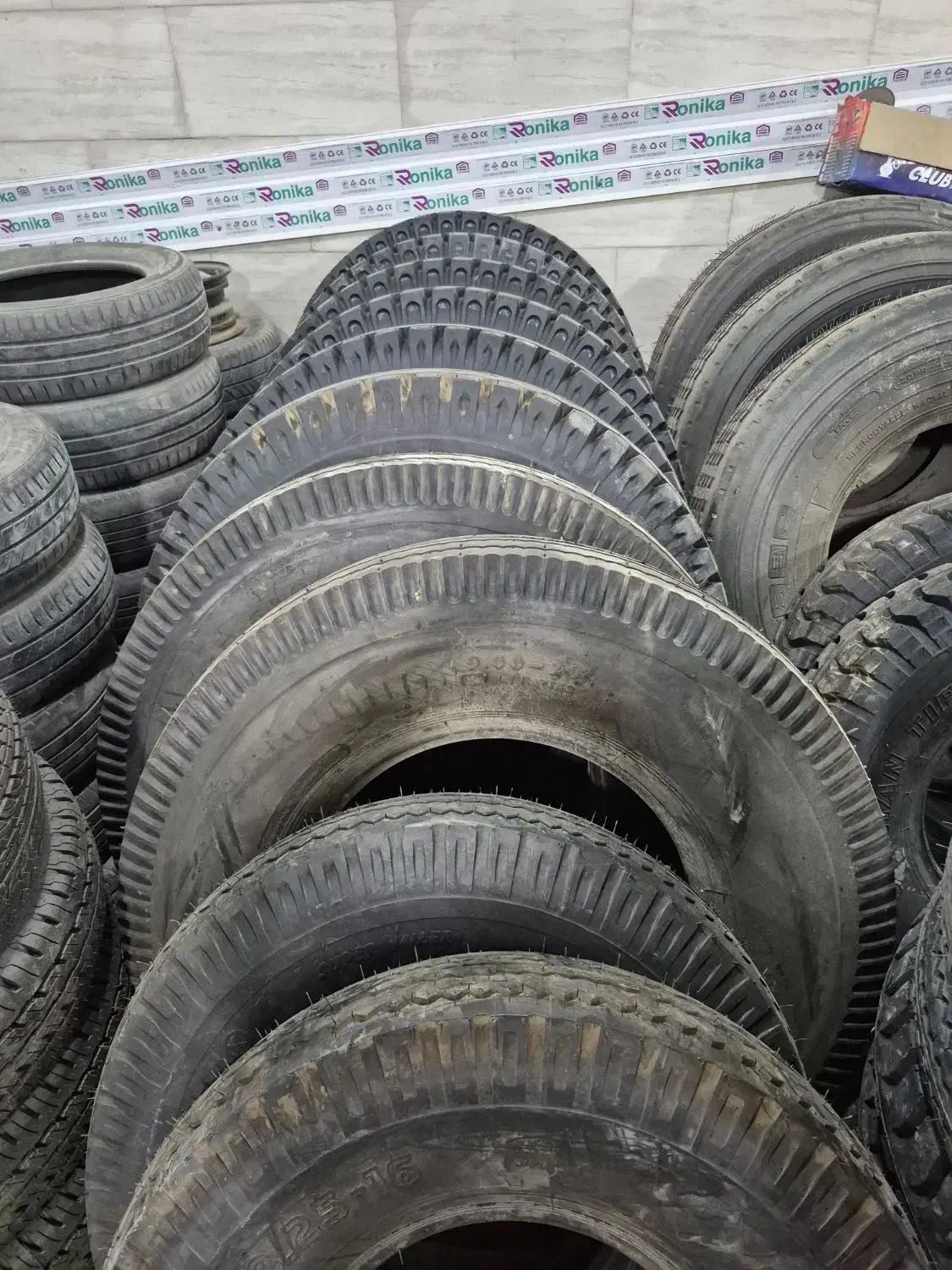 لاستیک نیسانی و کامیونی ۹۰۰/۲۰  ۱۰۰۰/۲۰|خدمات موتور و ماشین|جاسک, |دیوار