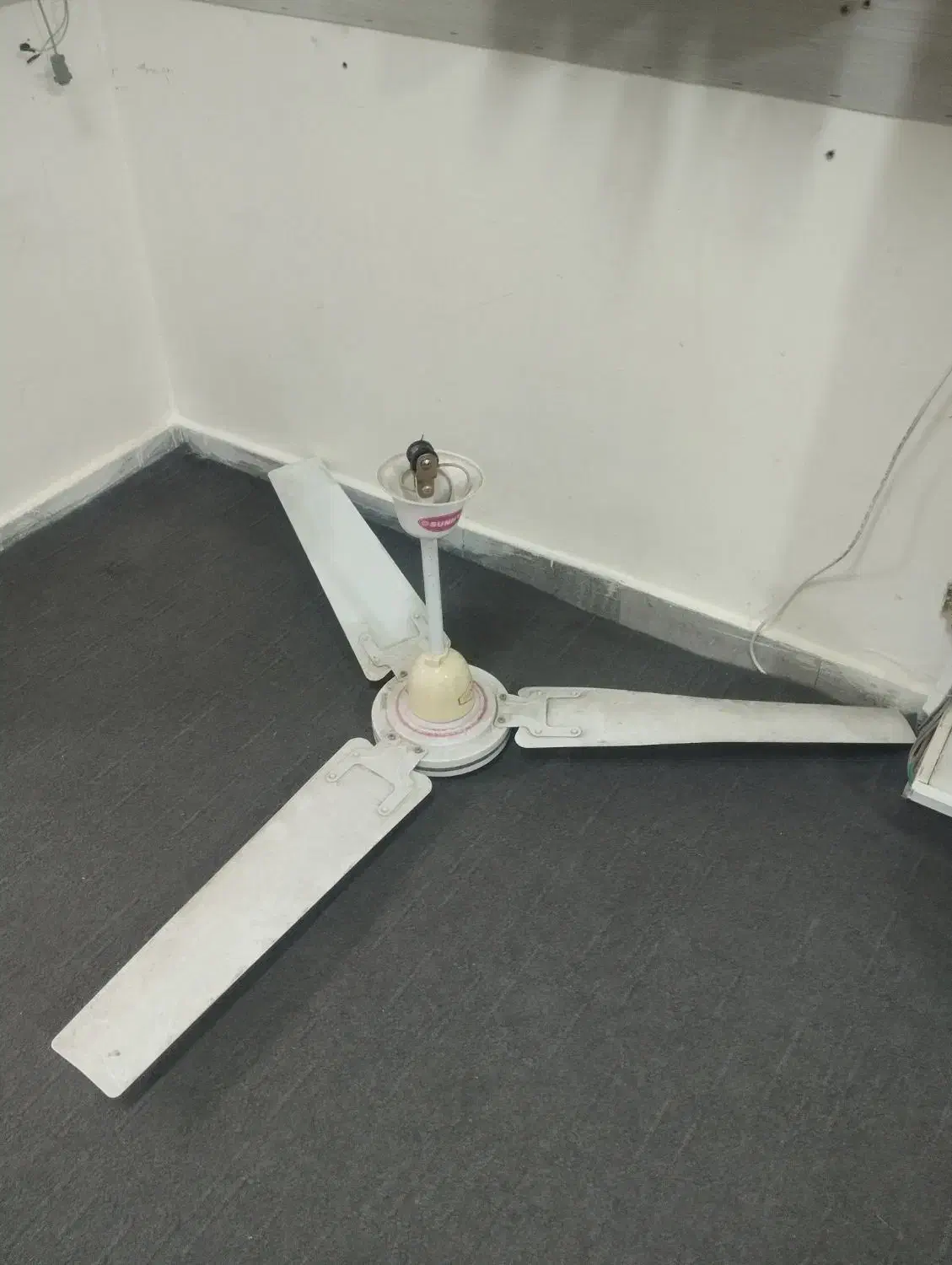 پنکه سقفی|پنکه و تصفیهکنندهٔ هوا|قم, شاه احمد قاسم|دیوار