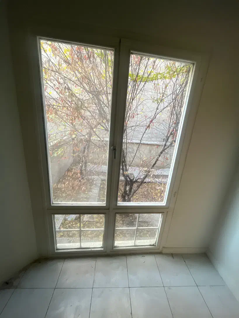 ۱۰۵متر دو خوابه حیاط اختصاصی و شبیه ب خونه ی کودکی