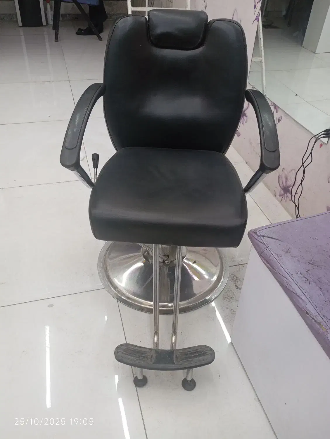 صندلی مخصوص سالن های ارایشگاه|آرایشگاه و سالن‌های زیبایی|قائن, |دیوار