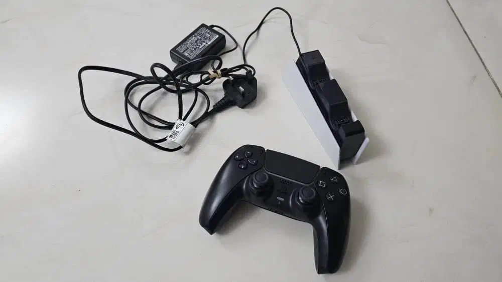 دسته و پایه شارژ اصلی|کنسول، بازی ویدئویی و آنلاین|کرمان, |دیوار