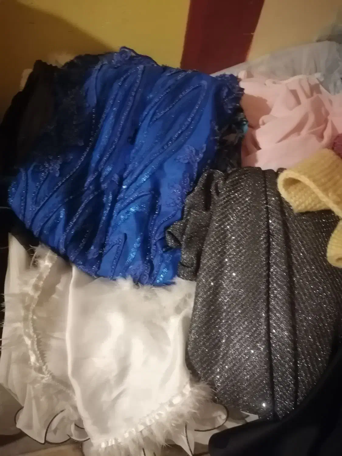 لباس مجلسی|لباس|گرگان, |دیوار