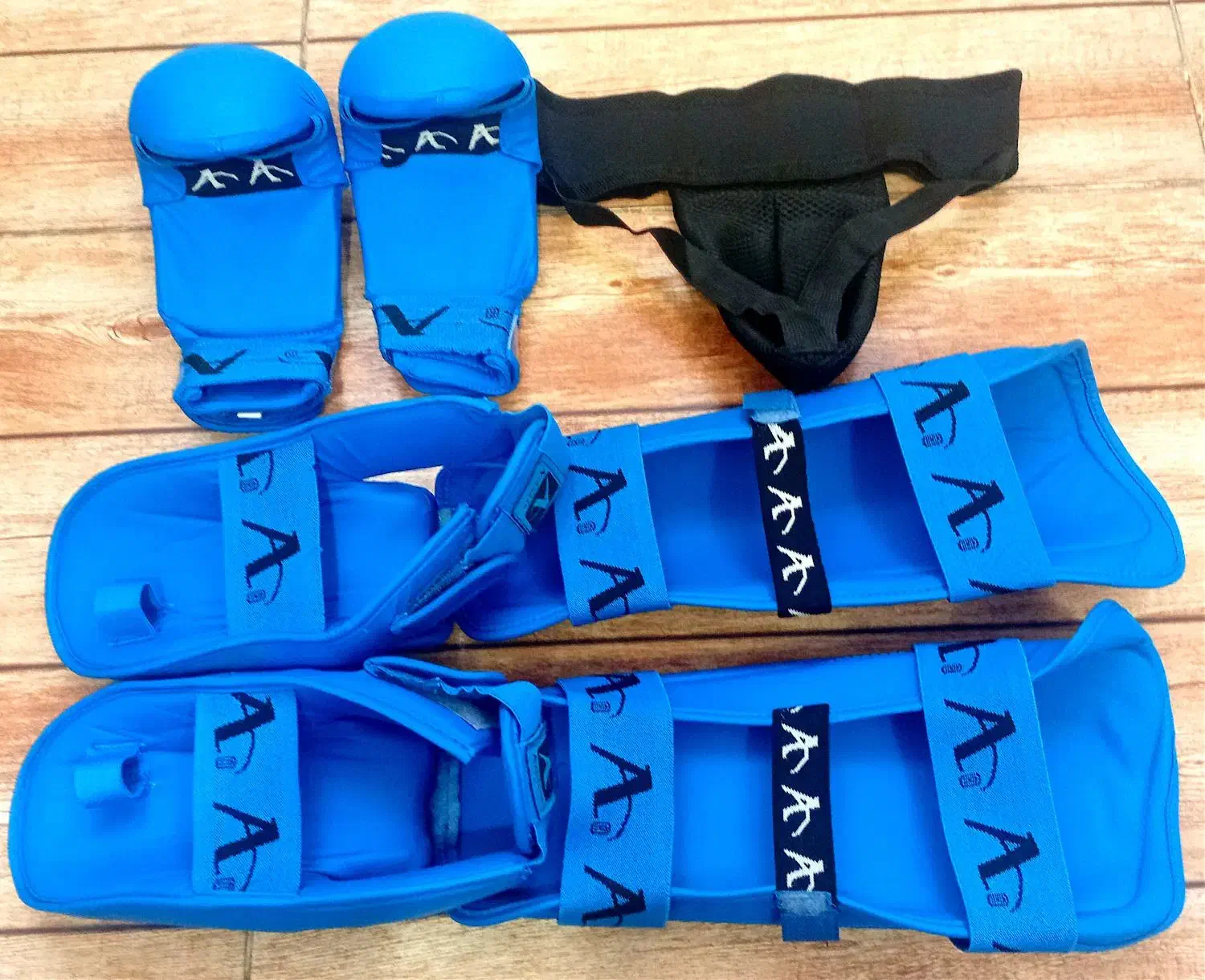 دستکش و پابند-قلم بند کاراته سالم و نو آراوازا اصل|تجهیزات ورزشی|ری, تقی آباد|دیوار