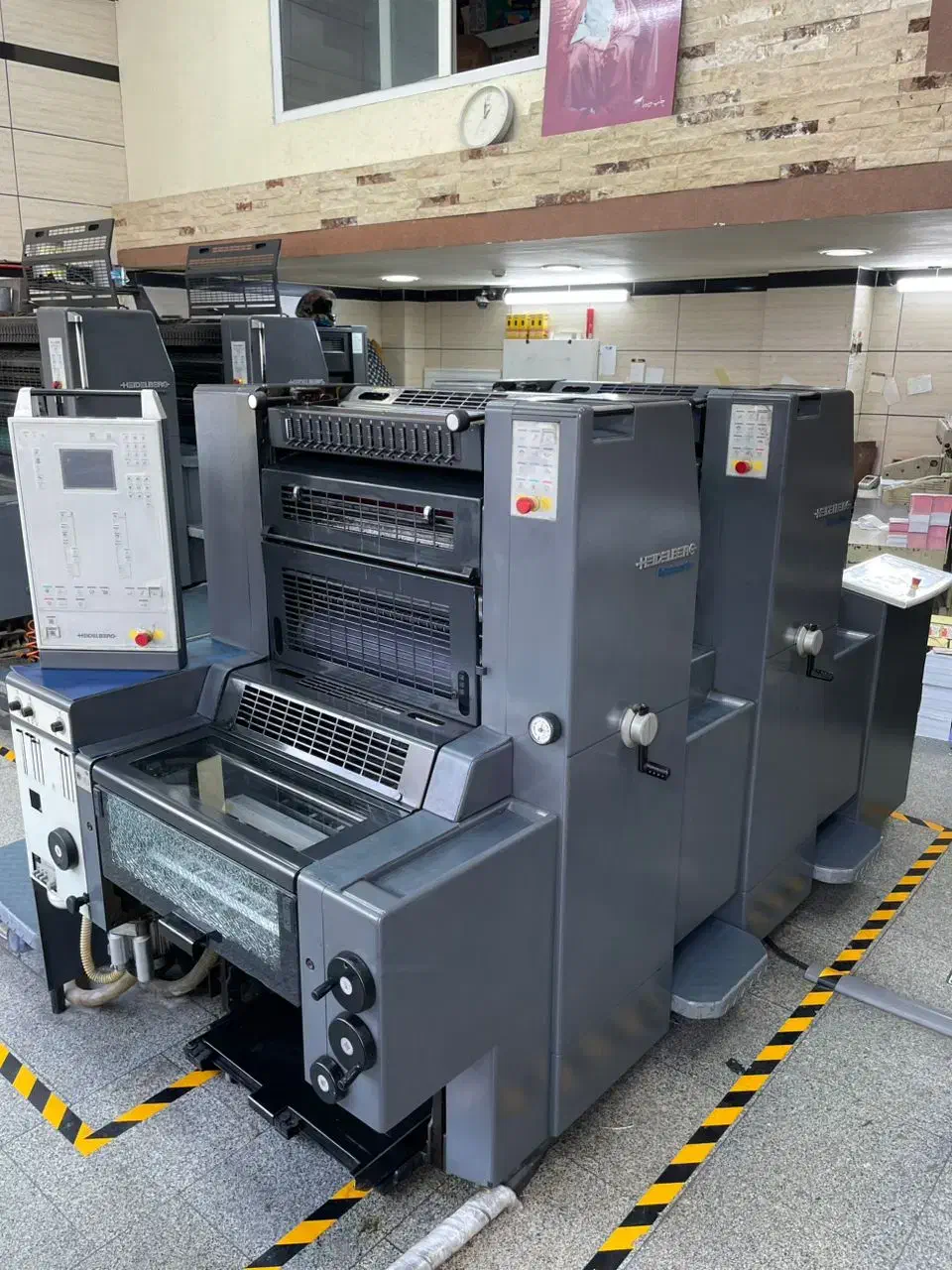 به یک طراح مسلط به کورل و فتوشاپ نیازمندیم|استخدام هنری و رسانه|ارومیه, |دیوار