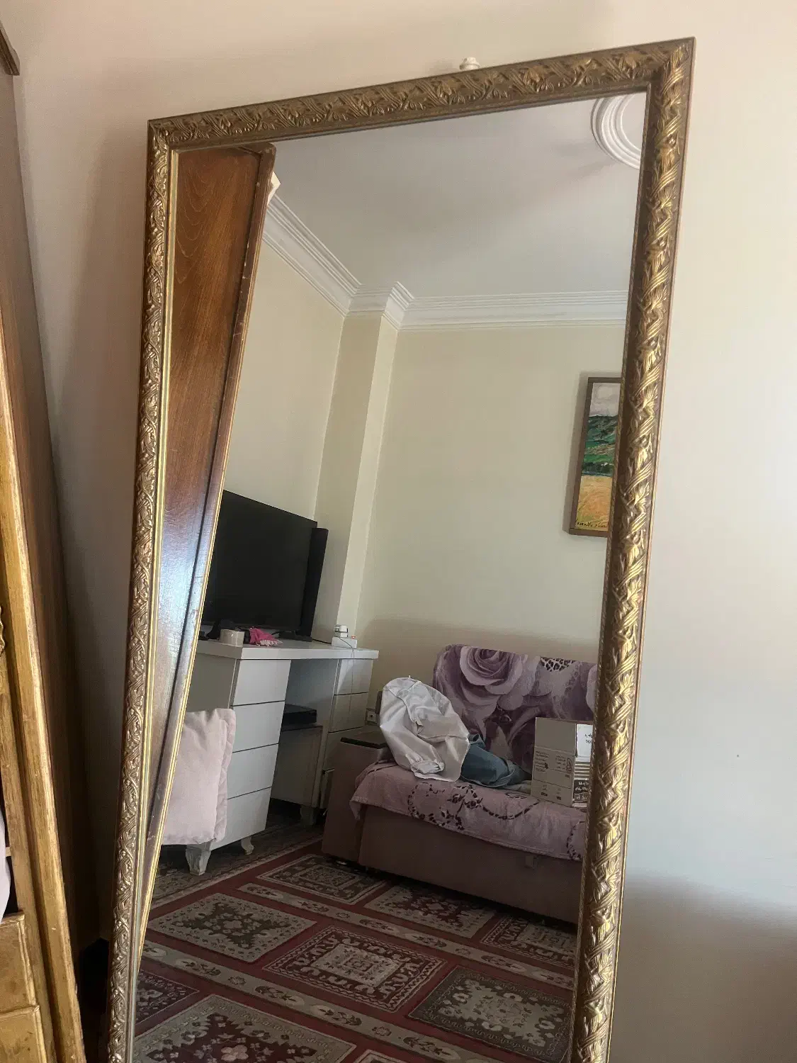 آیینه نو و شیک|آینه|تهران, فلسطین (میدان انقلاب)|دیوار