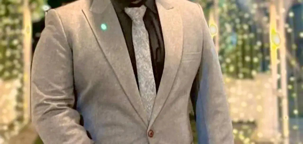 کت و شلوار|لباس|صومعه‌سرا, |دیوار