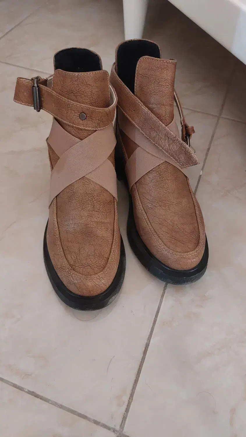 کتونی و نیم بوت|کیف، کفش، کمربند|نیشابور, شهرآرا|دیوار