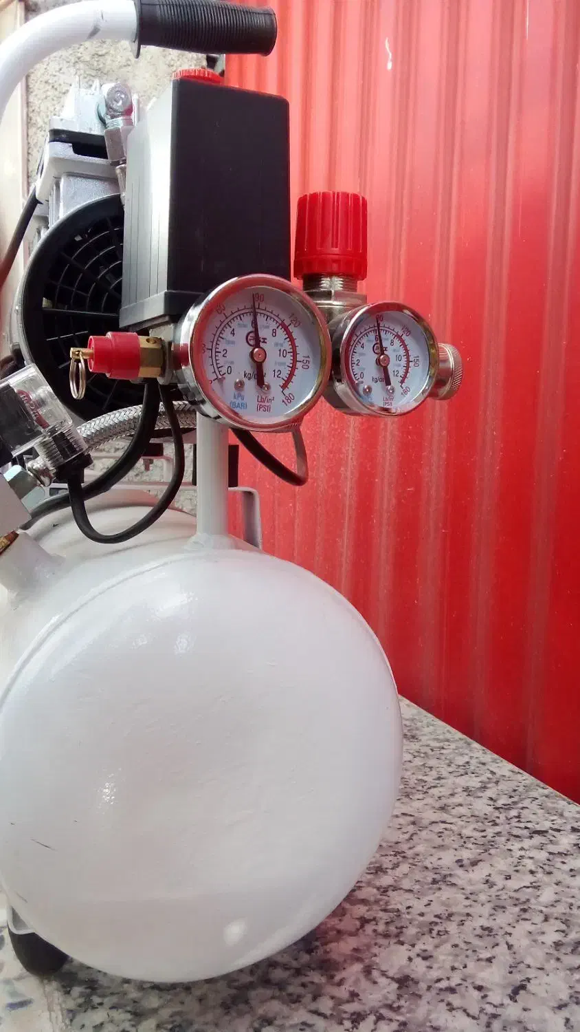 پمپ باد ۱۰ لیتری محک|ابزارآلات|تیران, |دیوار