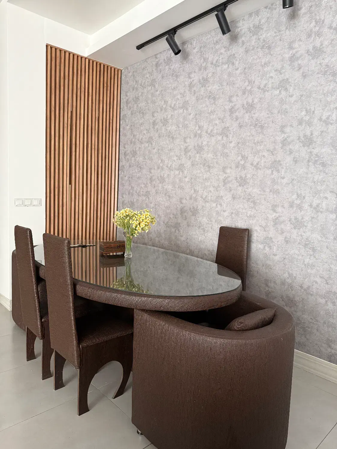 میز ناهارخوری هشت نفر سه صندلی دو مبلی و یک نیمکت|میز و صندلی غذاخوری|داراب, |دیوار