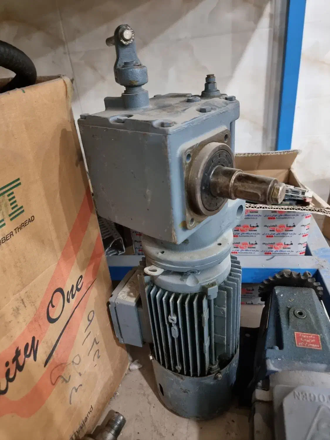 الکتروموتور گیربکس المانی ۹۰ درجه جرثقیل و صنعتی|ماشینآلات صنعتی|کاشان, شهرک صنعتی فتح المبین|دیوار