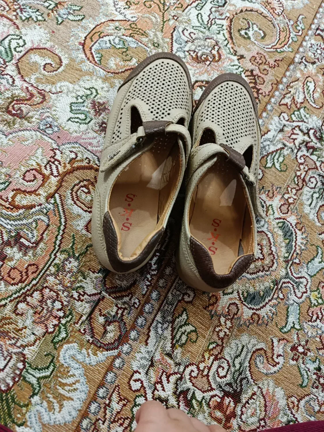 کفش نو|کیف، کفش، کمربند|گلبهار, شهر جدید گلبهار|دیوار