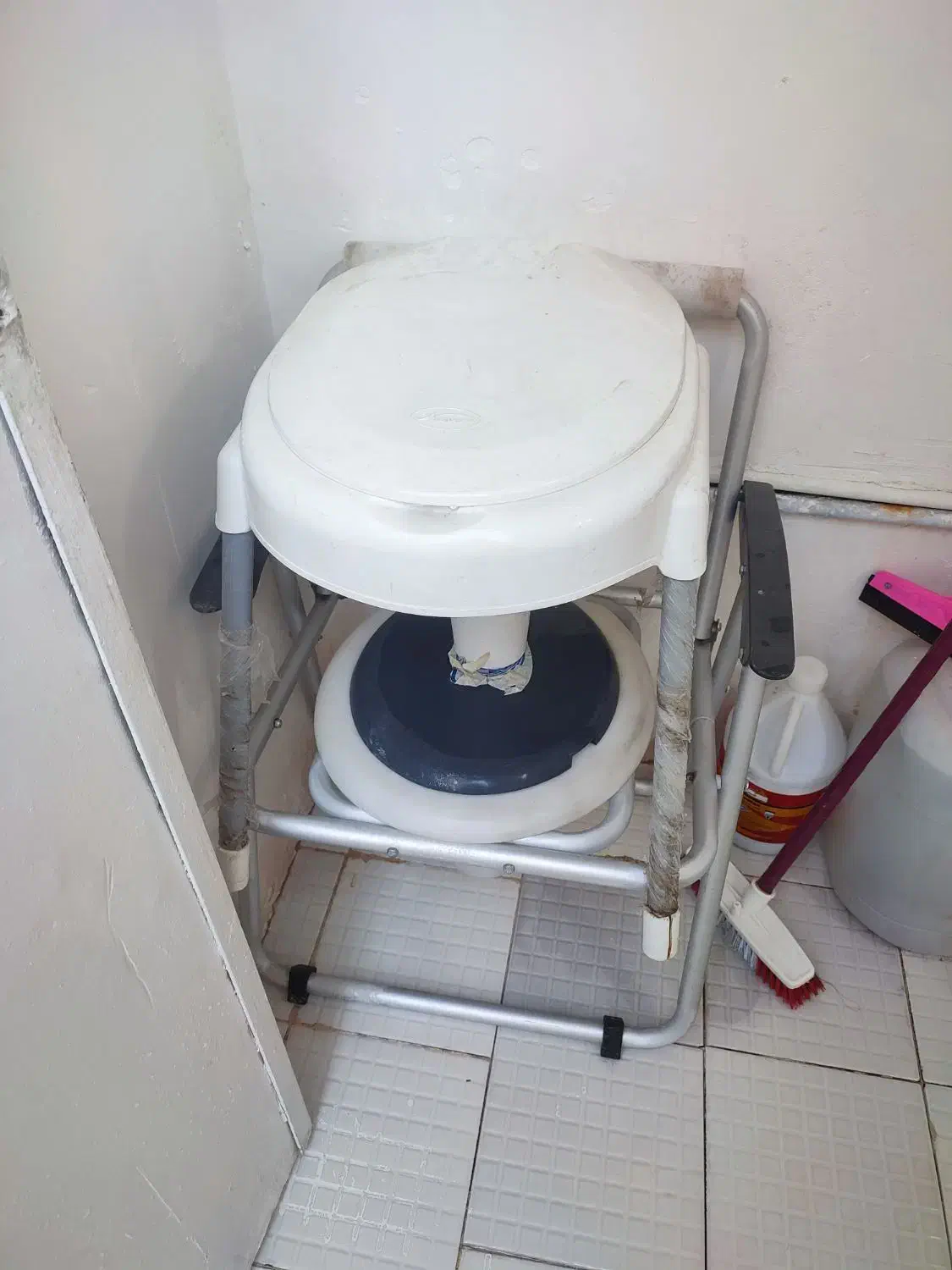 تولت فرنگی و چهار پایه|لوازم سرویس بهداشتی|قم, انسجام|دیوار