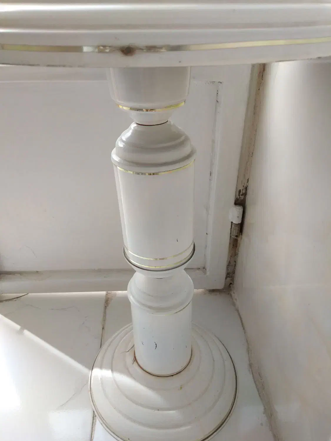 گل میز|میز تلفن|شیراز, لشکری‎|دیوار