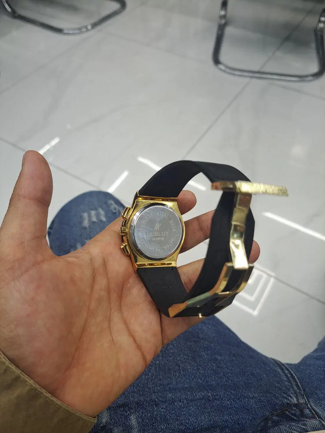 ساعت خوش رخ|ساعت|تهران, مرزداران|دیوار