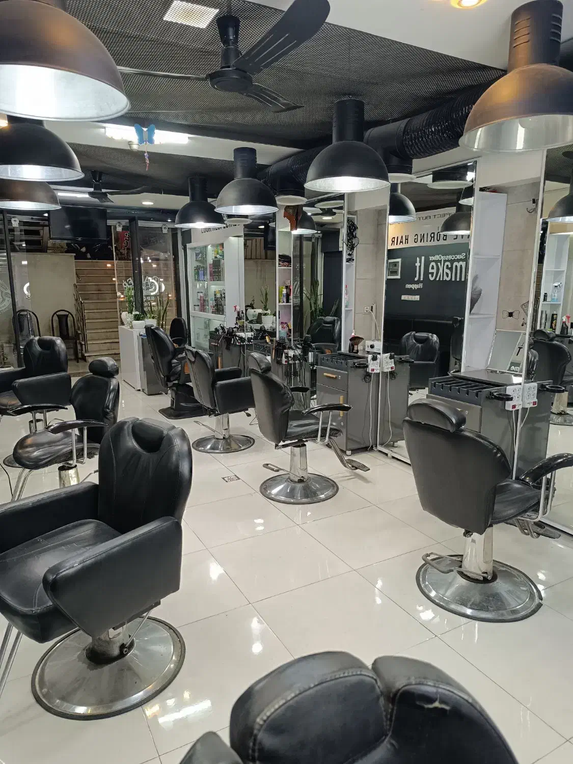 اجاره صندلی در آرایشگاه مردانه|استخدام درمانی، زیبایی، بهداشتی|شیراز, فضلآباد|دیوار