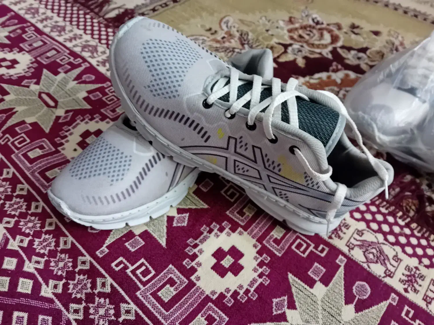 کفش اسپرت|کیف، کفش، کمربند|اهر, |دیوار