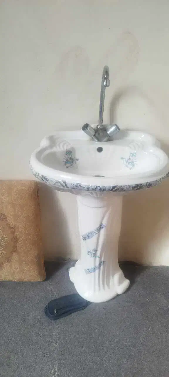 سنگ روشویی بزرگ با اتصالات|لوازم سرویس بهداشتی|زاهدان, |دیوار