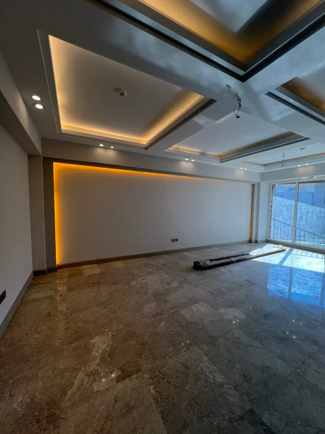 ۱۰۵ متر۲ خواب نوساز فرعی بلوار کاوه ورودی لابی