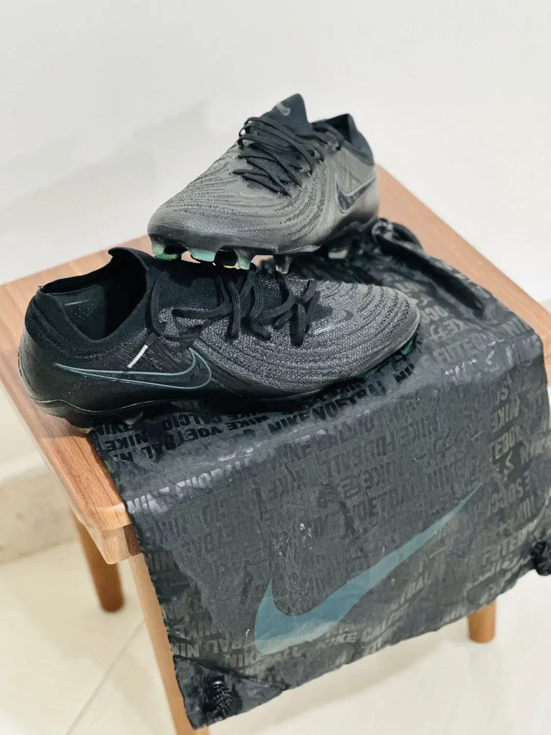 کفش استوک|کیف، کفش، کمربند|پرند, فاز ۲|دیوار