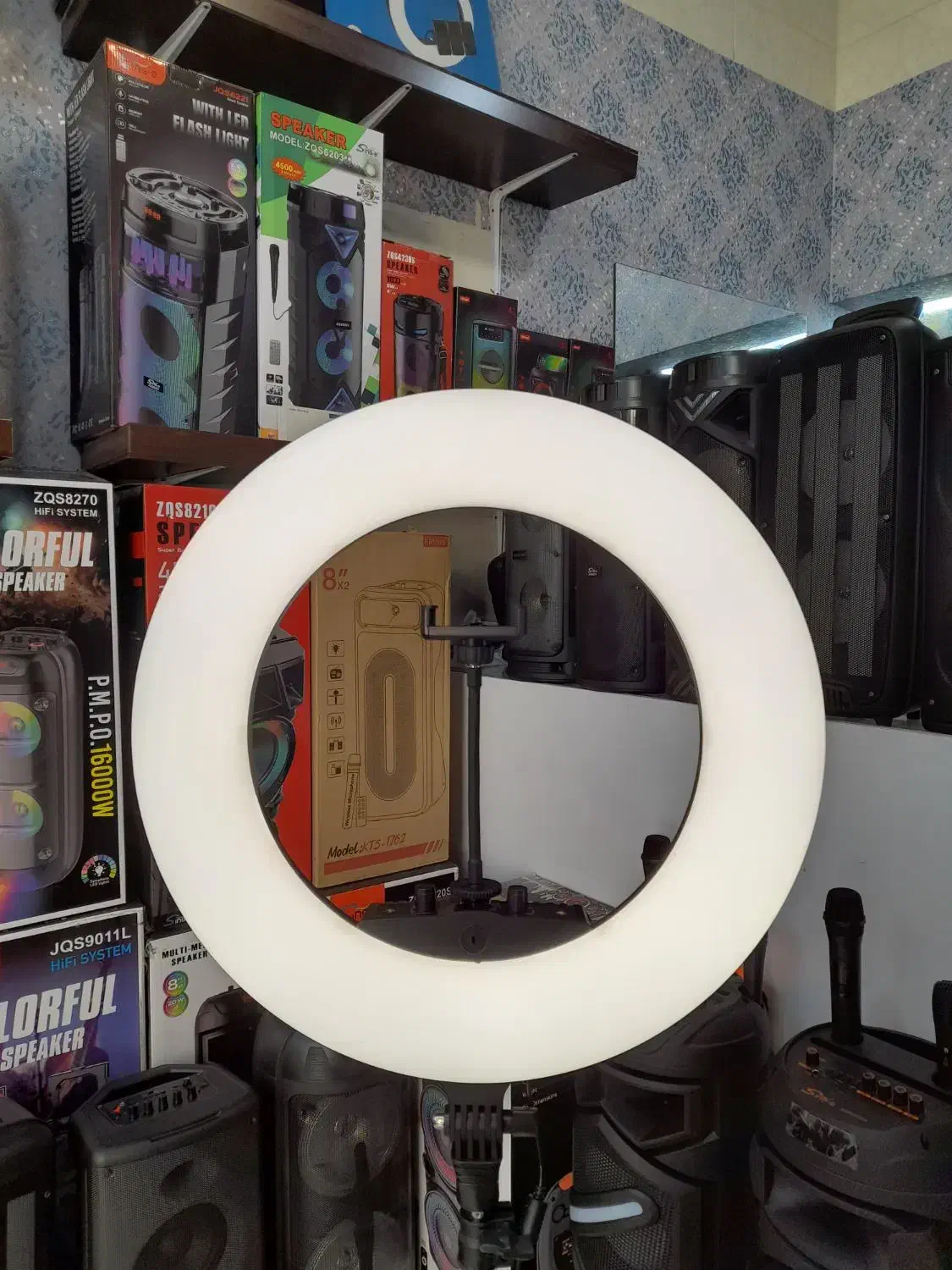 رینگ لایت پر قدرت حرفه ای + سه پایه (70 وات)|دوربین عکاسی و فیلم‌برداری|کرج, ساسانی (قلمستان)|دیوار