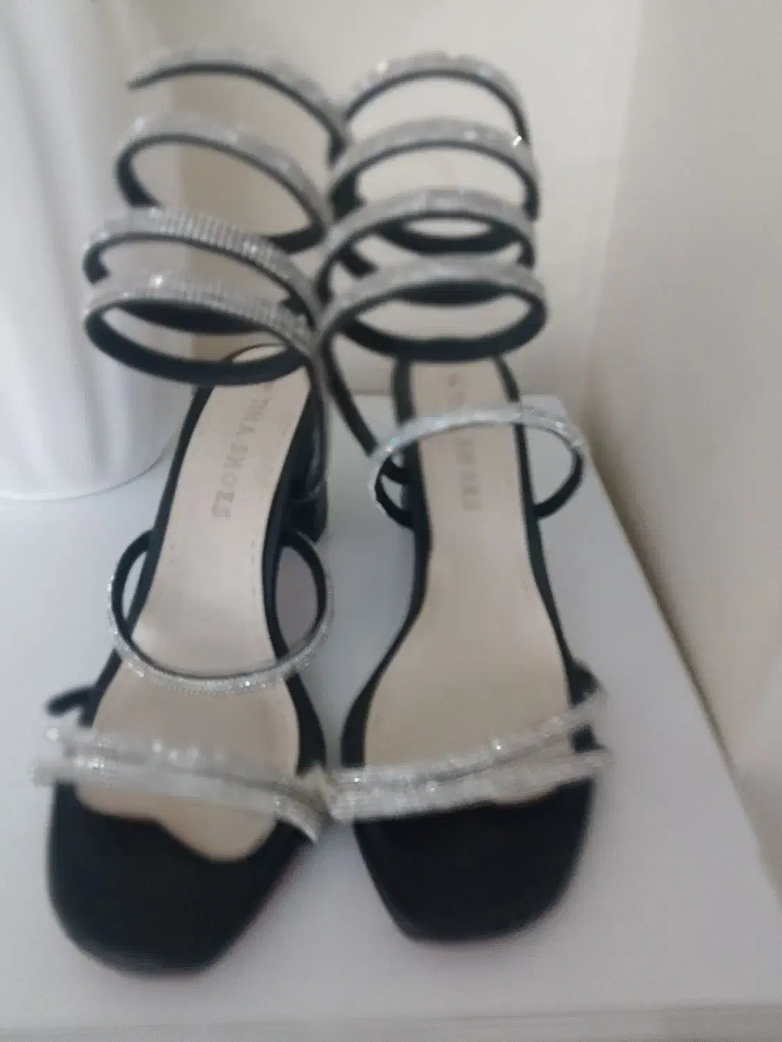 کفش|کیف، کفش، کمربند|فردیس, کچویی|دیوار