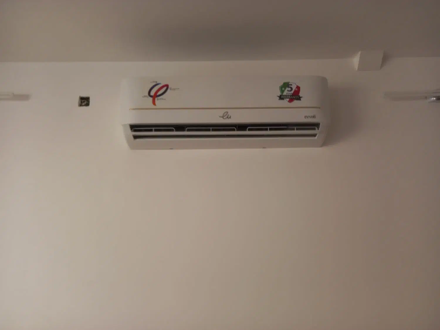 نصب و جابجایی انواع کولرگازی|خدمات پیشه و مهارت|کاشان, کارگر|دیوار