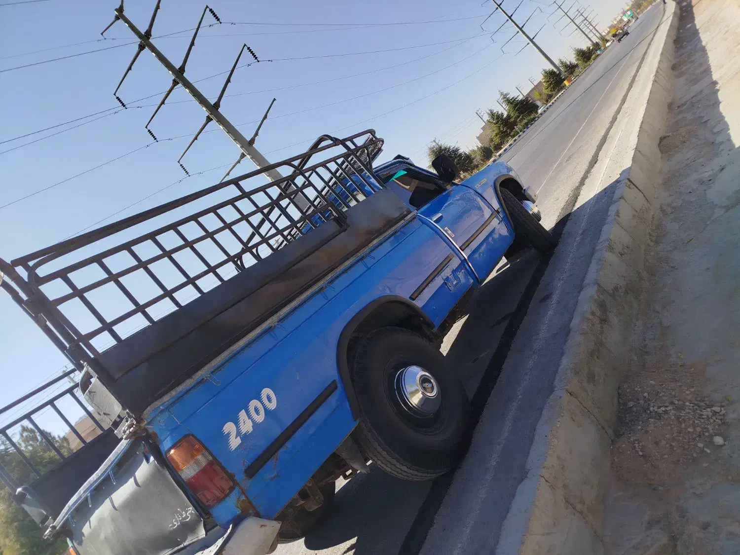 وانت نیسان دوگانه کارخانه|خودرو سواری و وانت|صدرا-فارس, فاز ۱|دیوار