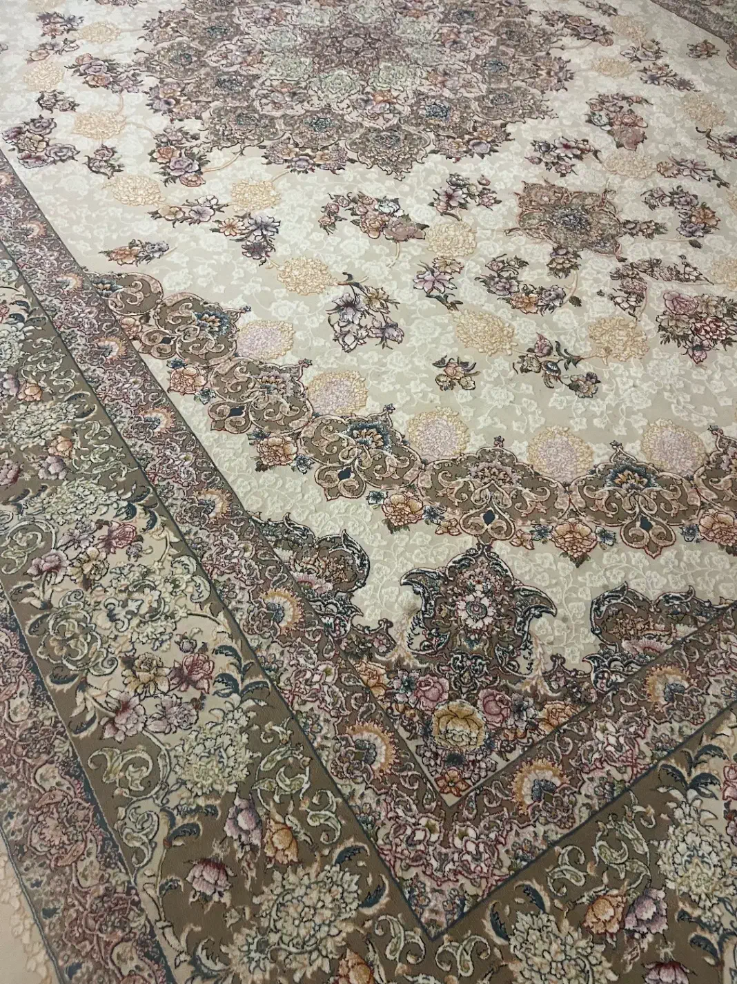 فرش ۱۲۰۰ شانه گل برجسته|فرش|همدان, |دیوار