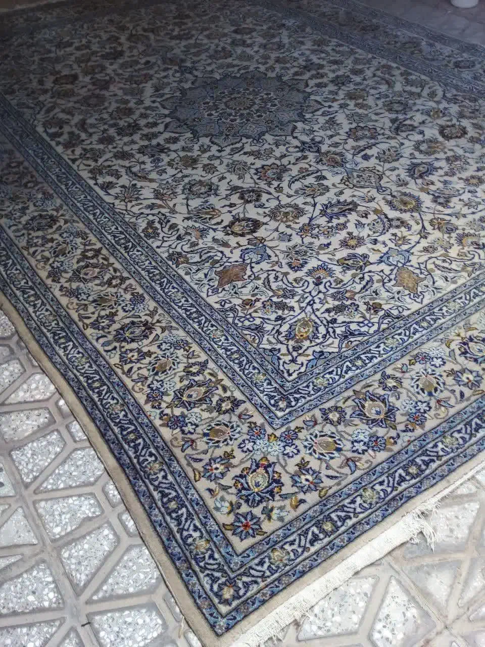 فرش دست بافت کاشان پرض ۵۰ در صد قیمت ۱۶|فرش|اسلام‌شهر, شهرک امام حسین (میان آباد)|دیوار