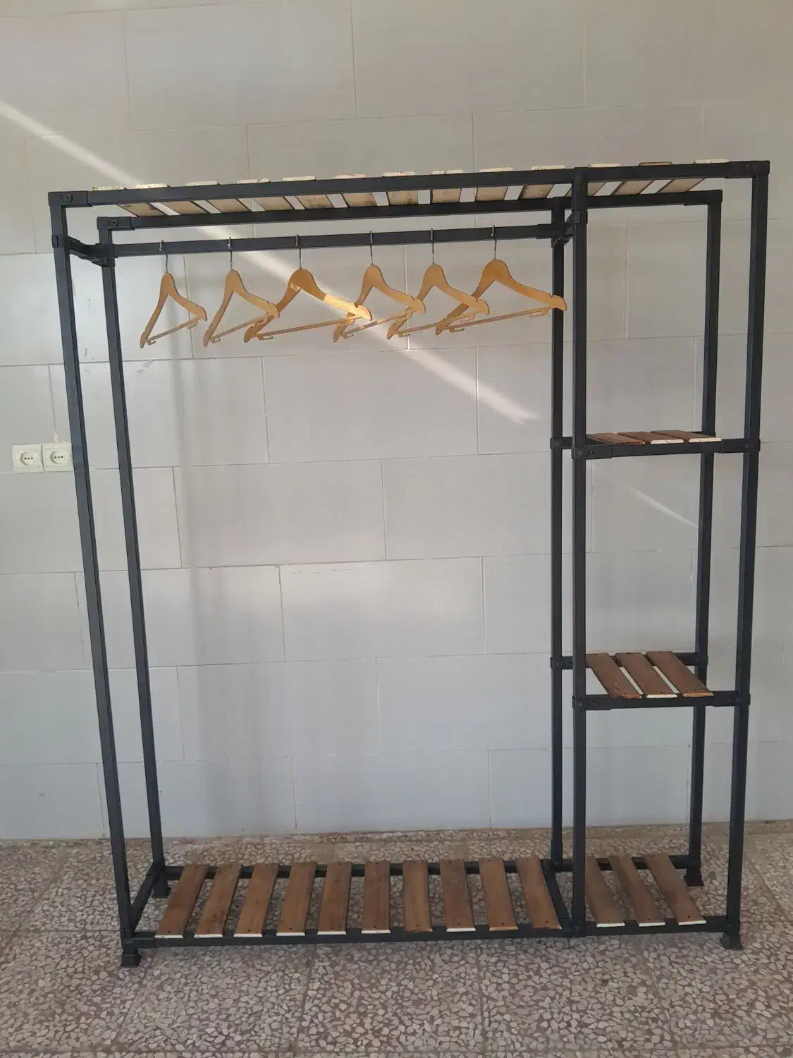 رگال لباس بغل طبقه ای|کتابخانه، شلف، قفسه‌های دیواری|رباط‌کریم, شهرک صنعتی ده‌حسن|دیوار