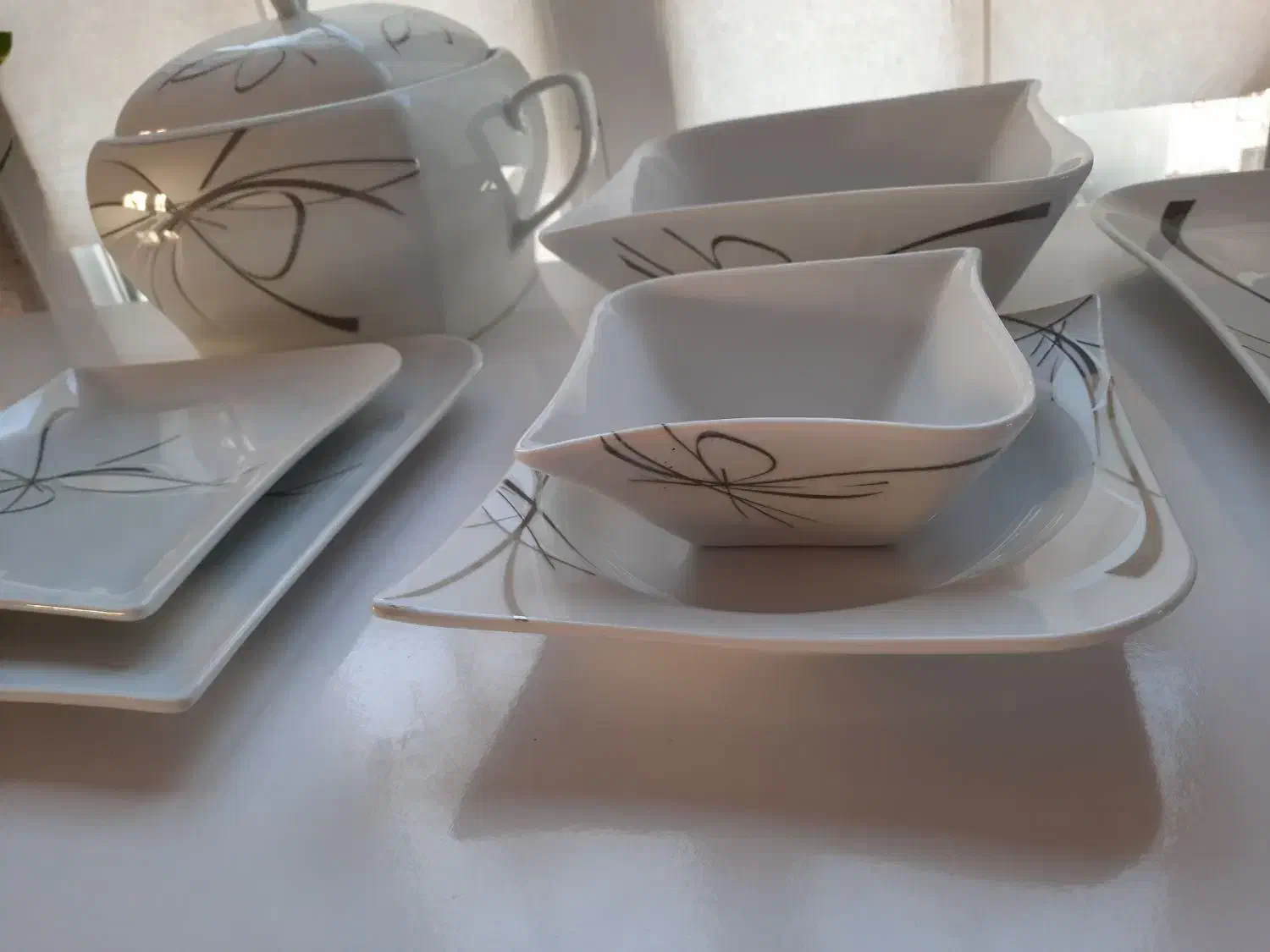 سرویس چینی ۱۲نفره|ظروف سرو و پذیرایی|رشت, باهنر|دیوار