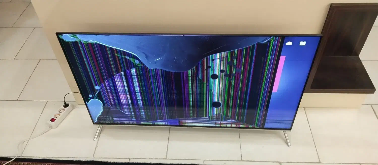 تلویزیونLED آیوا،۵۰ضرب خورده،جاروبرقی،گیرنده|تلویزیون و پروژکتور|پرند, فاز ۴|دیوار