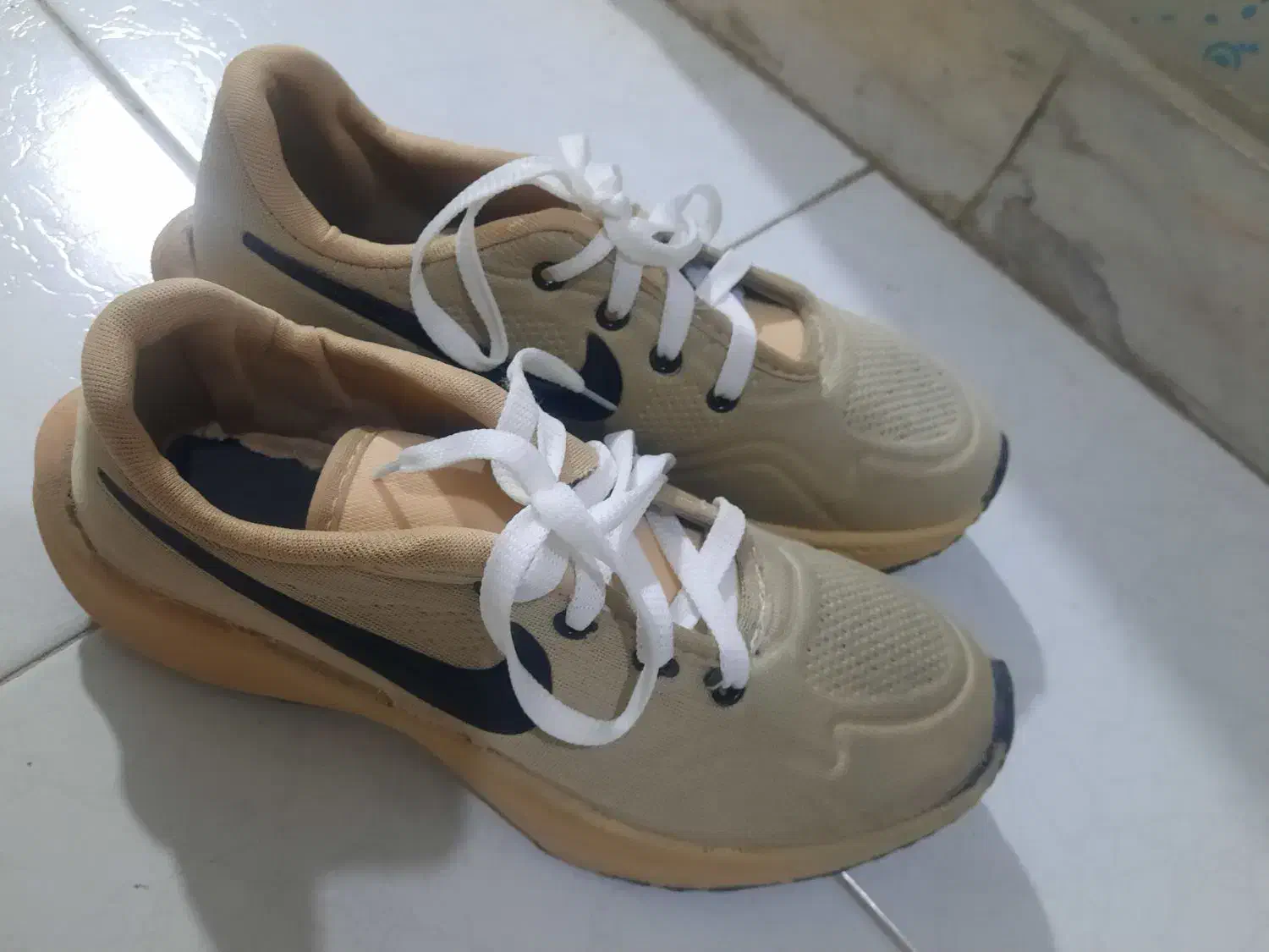 کتونی|کیف، کفش، کمربند|اراک, |دیوار