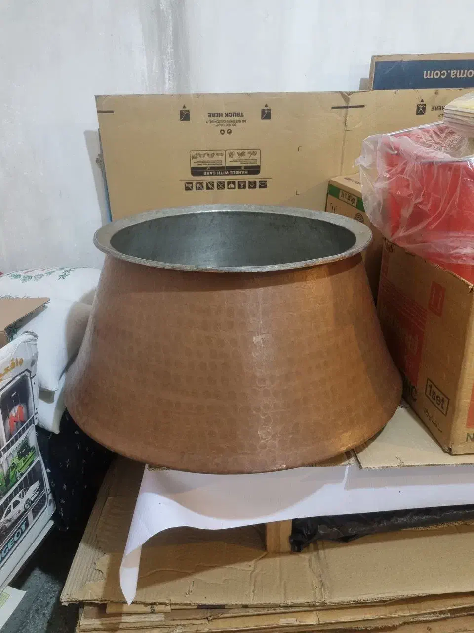 دیگ مسی|کلکسیون اشیاء عتیقه|اراک, |دیوار