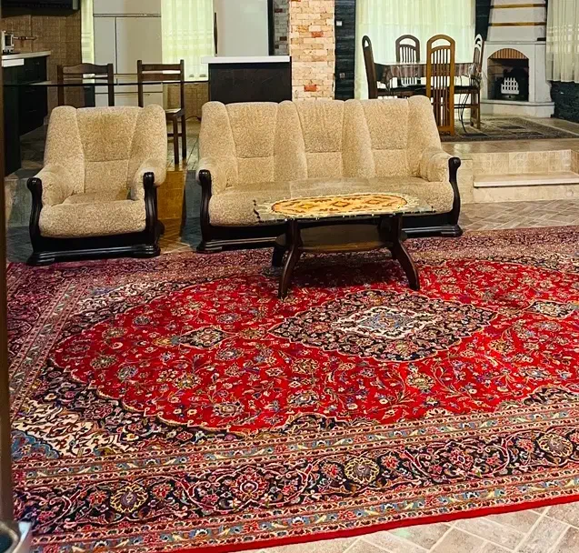 سه تا فرش،مبل و سه تخت چوبی همه فقط ۱۲ میلیون|حراج|نوشهر, |دیوار