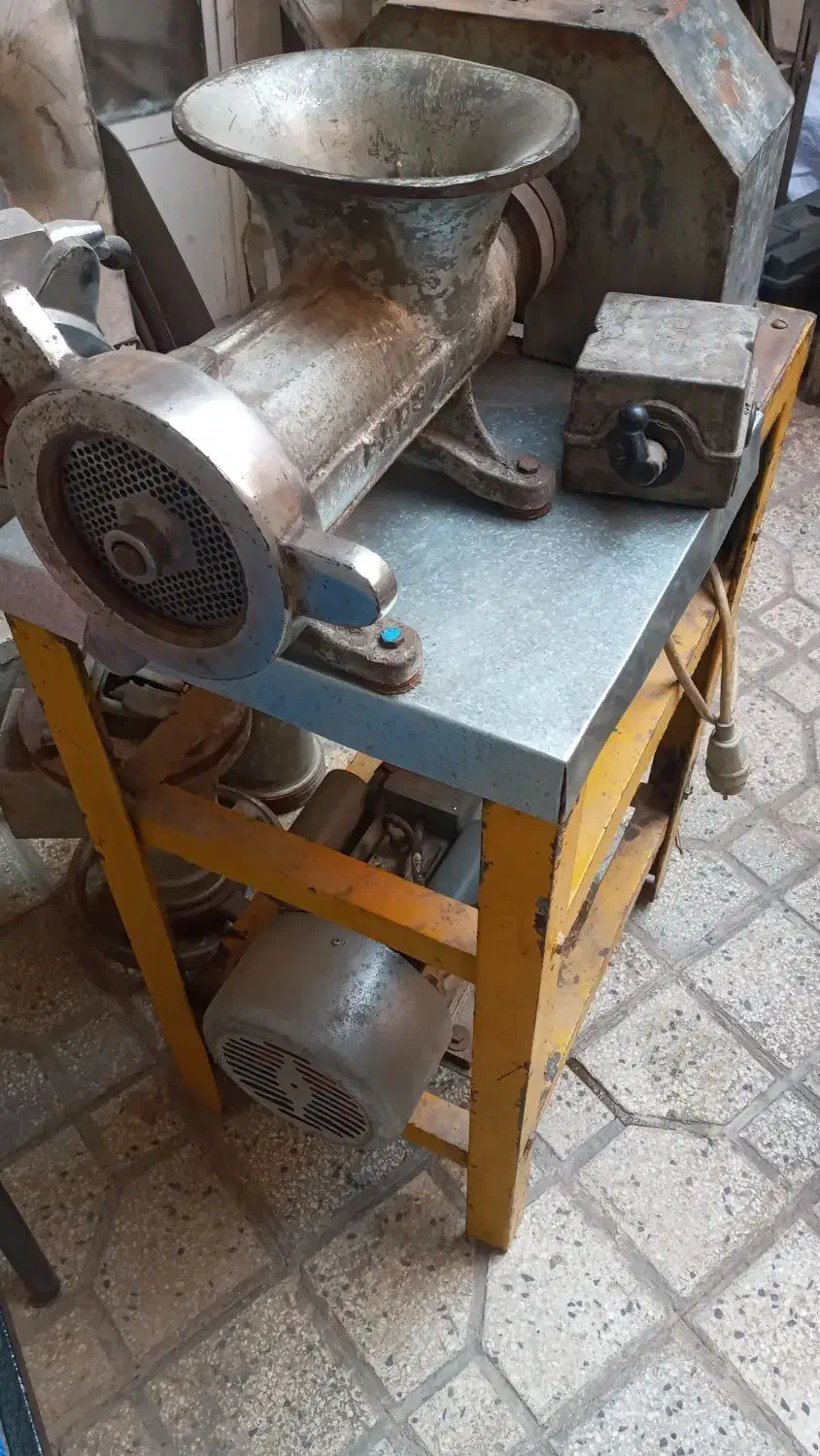 ۳عدد چرخ گوشت صنعتی 42 و ۳عدد سرخ کن صنعتی 25لیتری|کافیشاپ و رستوران|پاکدشت, حصار امیر|دیوار